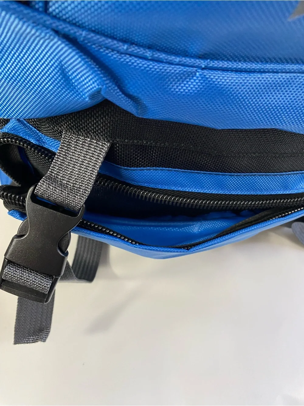 Torelli Blue Black Backpack with 2 beach lawn Mats Set